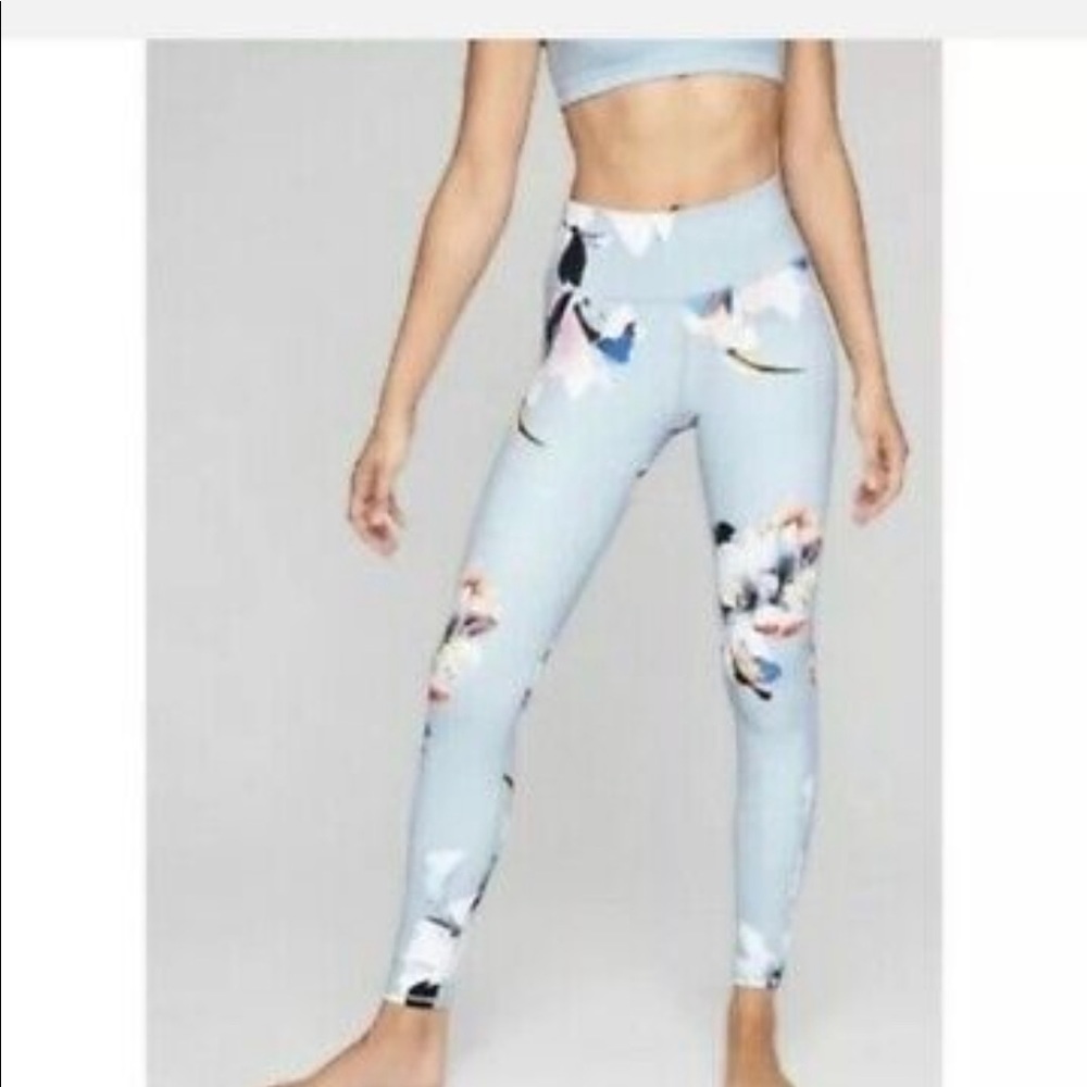 ATHLETA $79 Chaturanga Athletic Leggings Pants in Paradise Floral Size Medium
